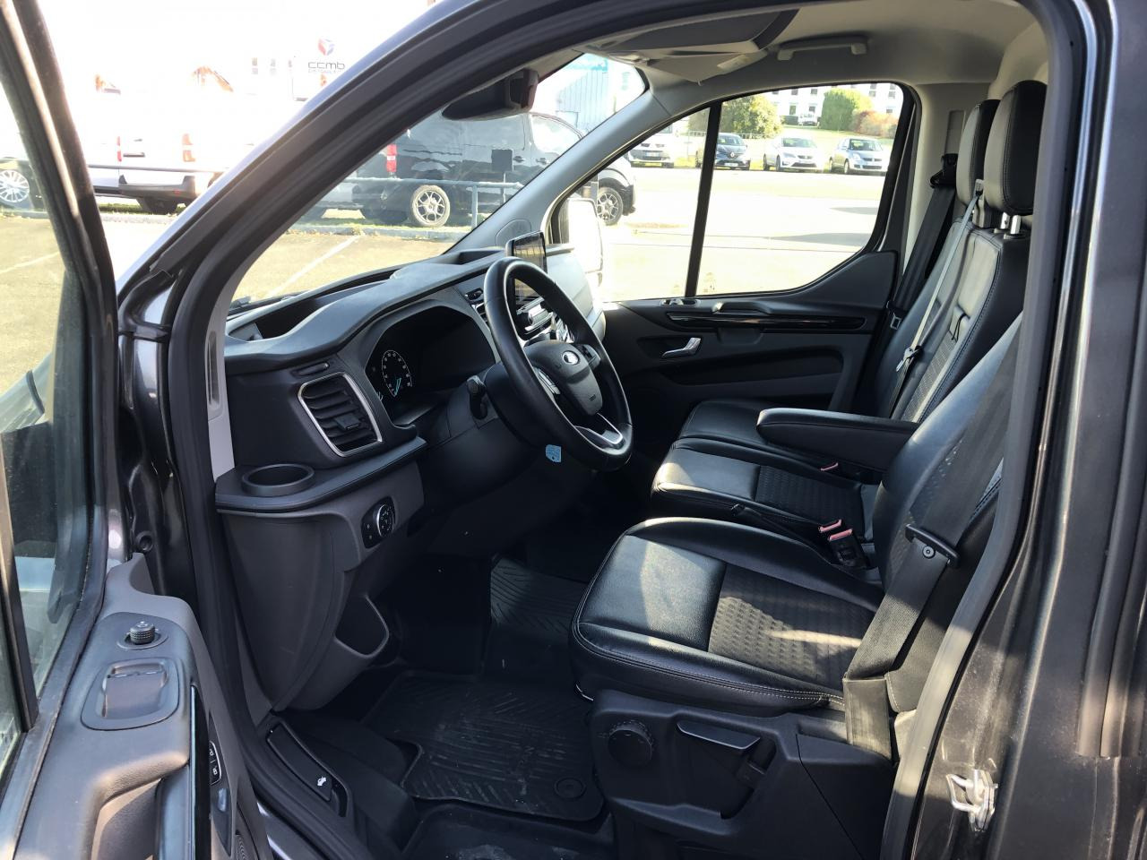 FORD Transit Custom 2.0 TDCi - 170 - BVA S&S TRANSIT CUSTOM FOURGON Fourgon 290 L1H1 Sport PHASE 2 - Furgão: foto 4 FORD Transit Custom 2.0 TDCi - 170 - BVA S&S TRANSIT CUSTOM FOURGON Fourgon 290 L1H1 Sport PHASE 2 - Furgão: foto 4
