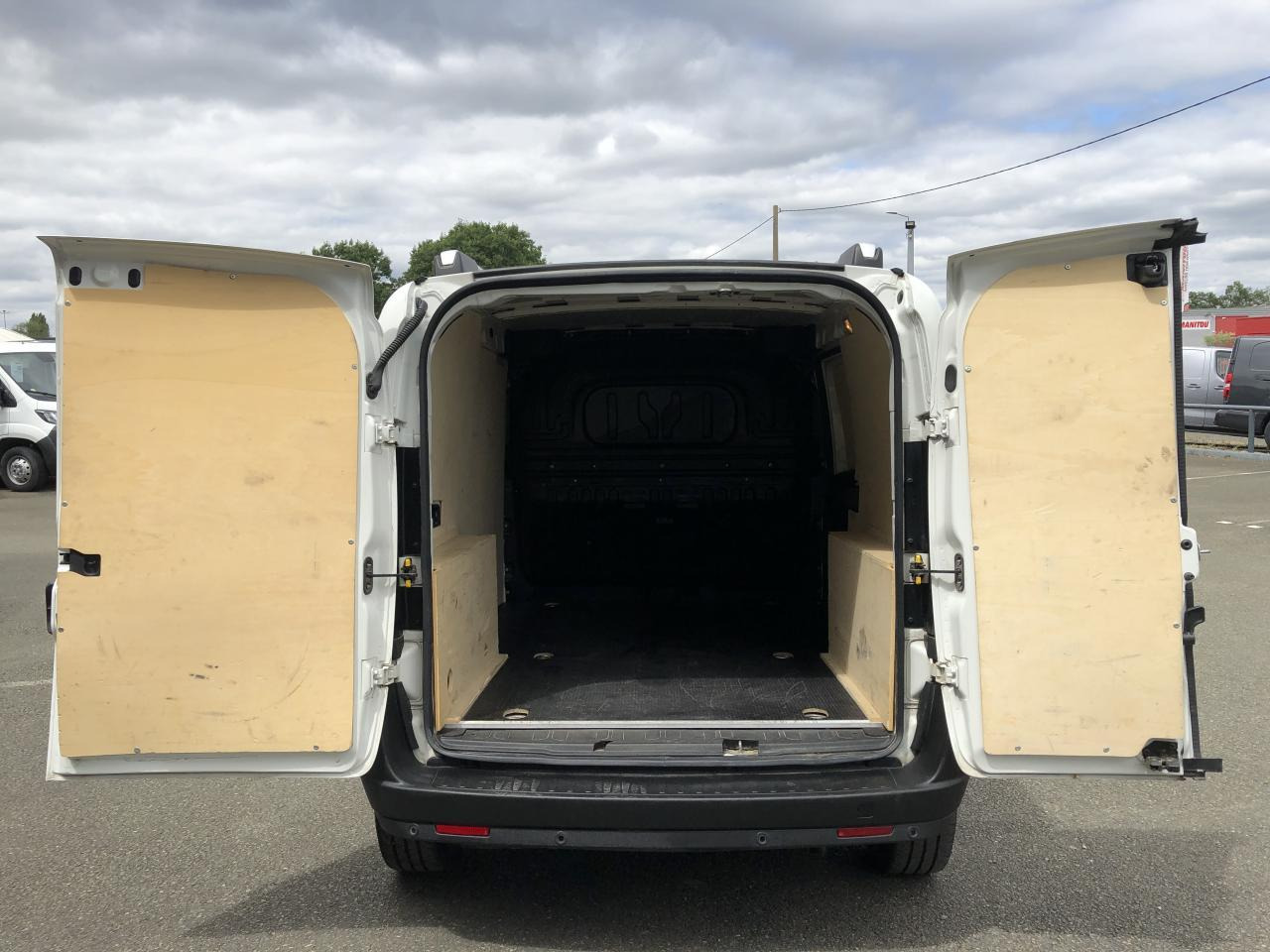 Fiat Doblo Cargo MAXI 1.6 MULTIJET 105CH 1005KG BUSINESS - Furgão: foto 2 Fiat Doblo Cargo MAXI 1.6 MULTIJET 105CH 1005KG BUSINESS - Furgão: foto 2
