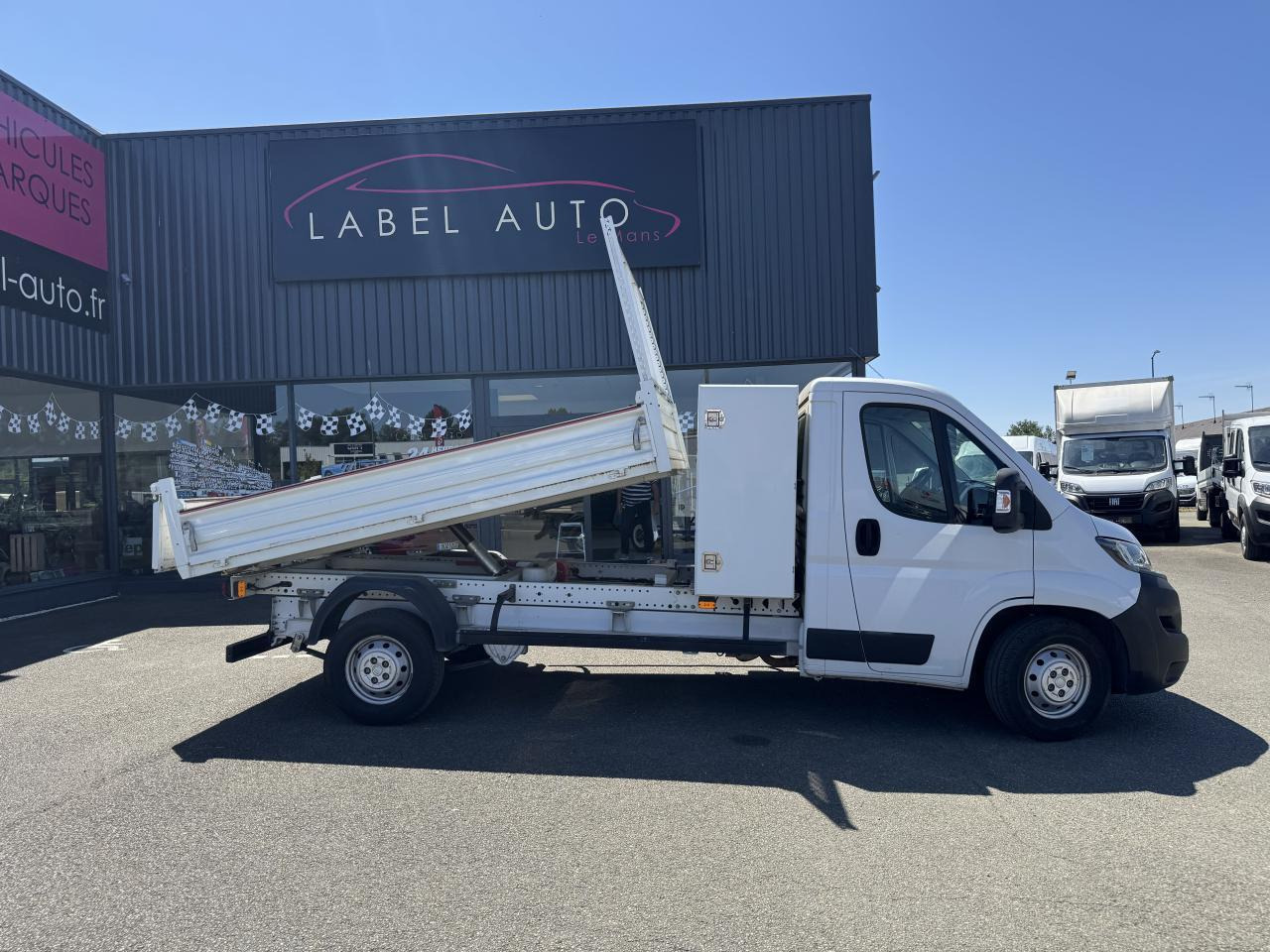 Fiat Ducato 3.5 MAXI L 2.3 MULTIJET 160CH BENNE ACIER PACK PRO NAV + COFFRE JPM - Carrinha basculante: foto 1 Fiat Ducato 3.5 MAXI L 2.3 MULTIJET 160CH BENNE ACIER PACK PRO NAV + COFFRE JPM - Carrinha basculante: foto 1
