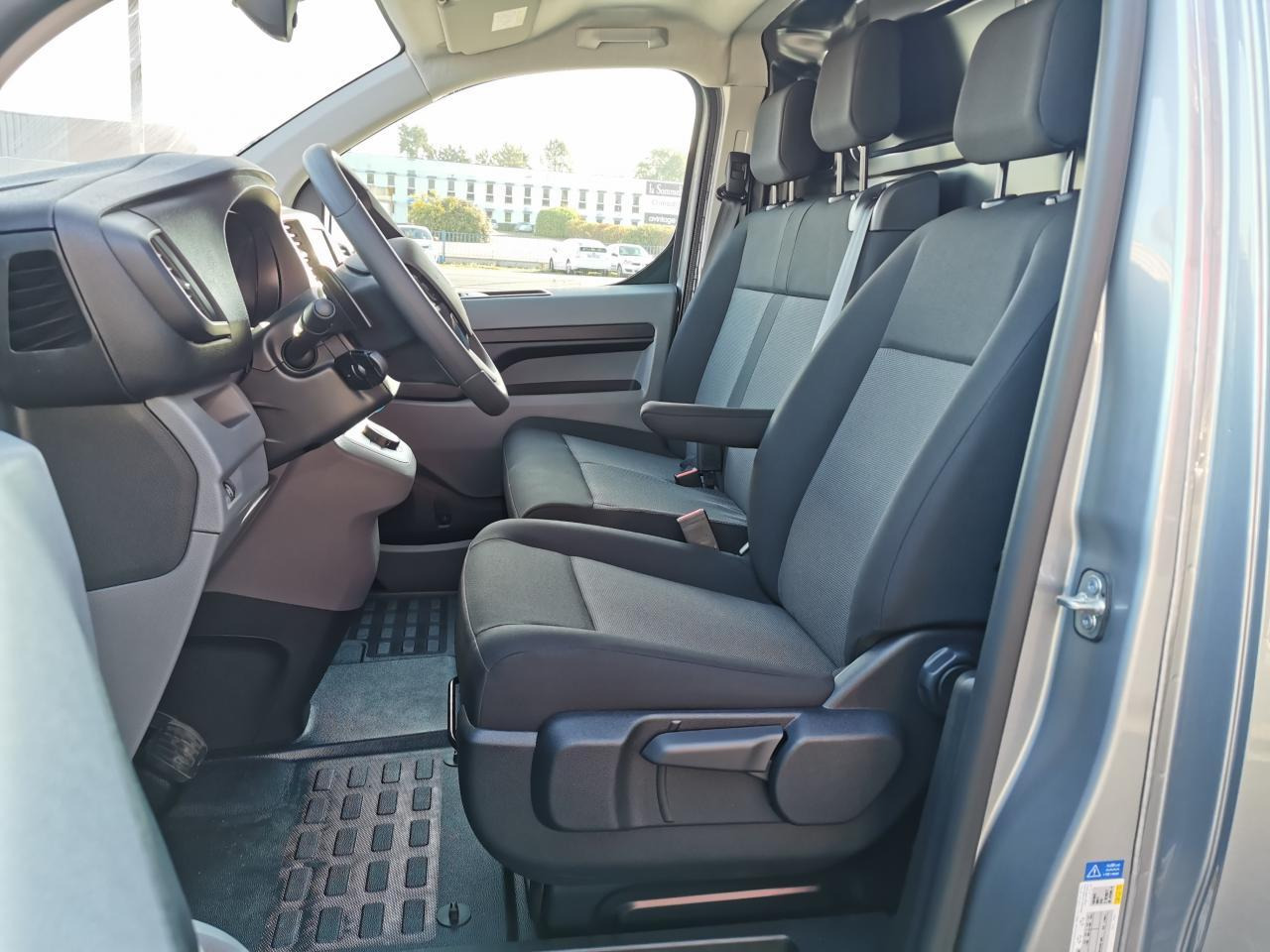 Fiat Scudo XL 2.0 BlueHDi - 145 III 2022 FOURGON Fourgon XL PHASE 1 - Furgão: foto 5 Fiat Scudo XL 2.0 BlueHDi - 145 III 2022 FOURGON Fourgon XL PHASE 1 - Furgão: foto 5