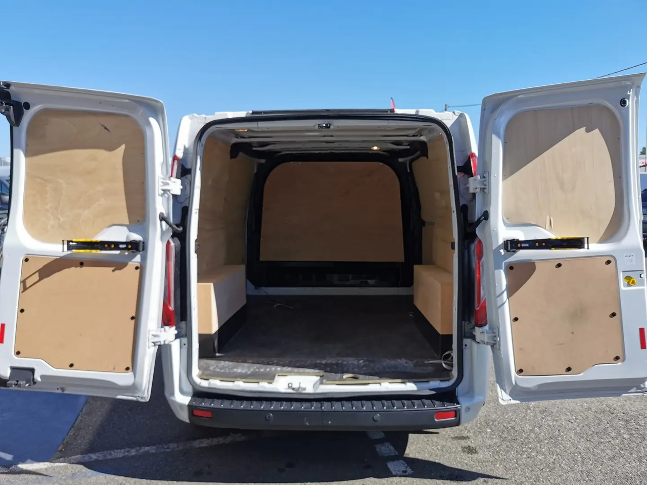 Ford Transit Custom 280 L1H1 2.0 ECOBLUE 130 S&S TREND BUSINESS BVA6 - Furgão: foto 3 Ford Transit Custom 280 L1H1 2.0 ECOBLUE 130 S&S TREND BUSINESS BVA6 - Furgão: foto 3