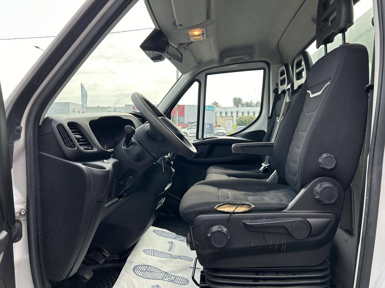 IVECO Daily 35 C 14 S&S (Quad-Leaf) CHASSIS CABINE 2014 35C/35S Chassis cabine 35 C Epmt.3.75 PHASE 3 - Carrinha basculante: foto 4 IVECO Daily 35 C 14 S&S (Quad-Leaf) CHASSIS CABINE 2014 35C/35S Chassis cabine 35 C Epmt.3.75 PHASE 3 - Carrinha basculante: foto 4