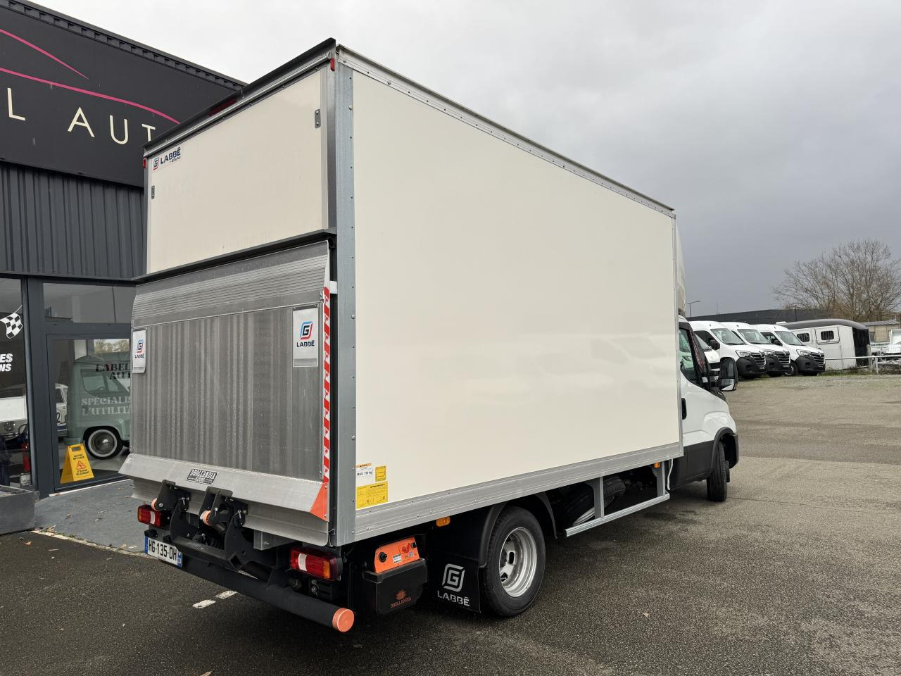 IVECO Daily 35 C 16H3.0 - BV Hi-Matic CHASSIS CABINE CAISSE 20M3 + HAYON - Carrinha de contentor: foto 5 IVECO Daily 35 C 16H3.0 - BV Hi-Matic CHASSIS CABINE CAISSE 20M3 + HAYON - Carrinha de contentor: foto 5