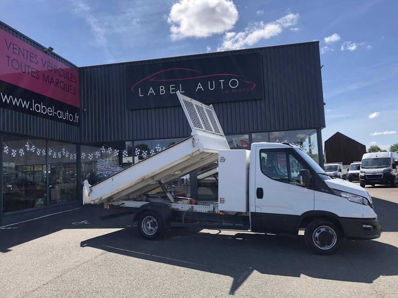 IVECO Daily 35C14 3T5 BENNE + COFFRE RJ 2.3L 140CH - Carrinha basculante: foto 1 IVECO Daily 35C14 3T5 BENNE + COFFRE RJ 2.3L 140CH - Carrinha basculante: foto 1