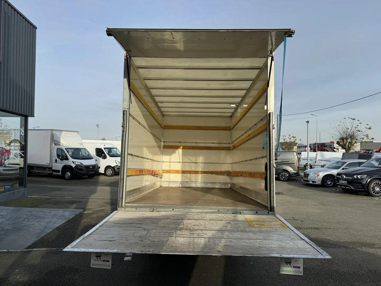 Iveco Daily 35C16H3.0 D EMPATTEMENT 4100 - Carrinha de contentor: foto 3 Iveco Daily 35C16H3.0 D EMPATTEMENT 4100 - Carrinha de contentor: foto 3