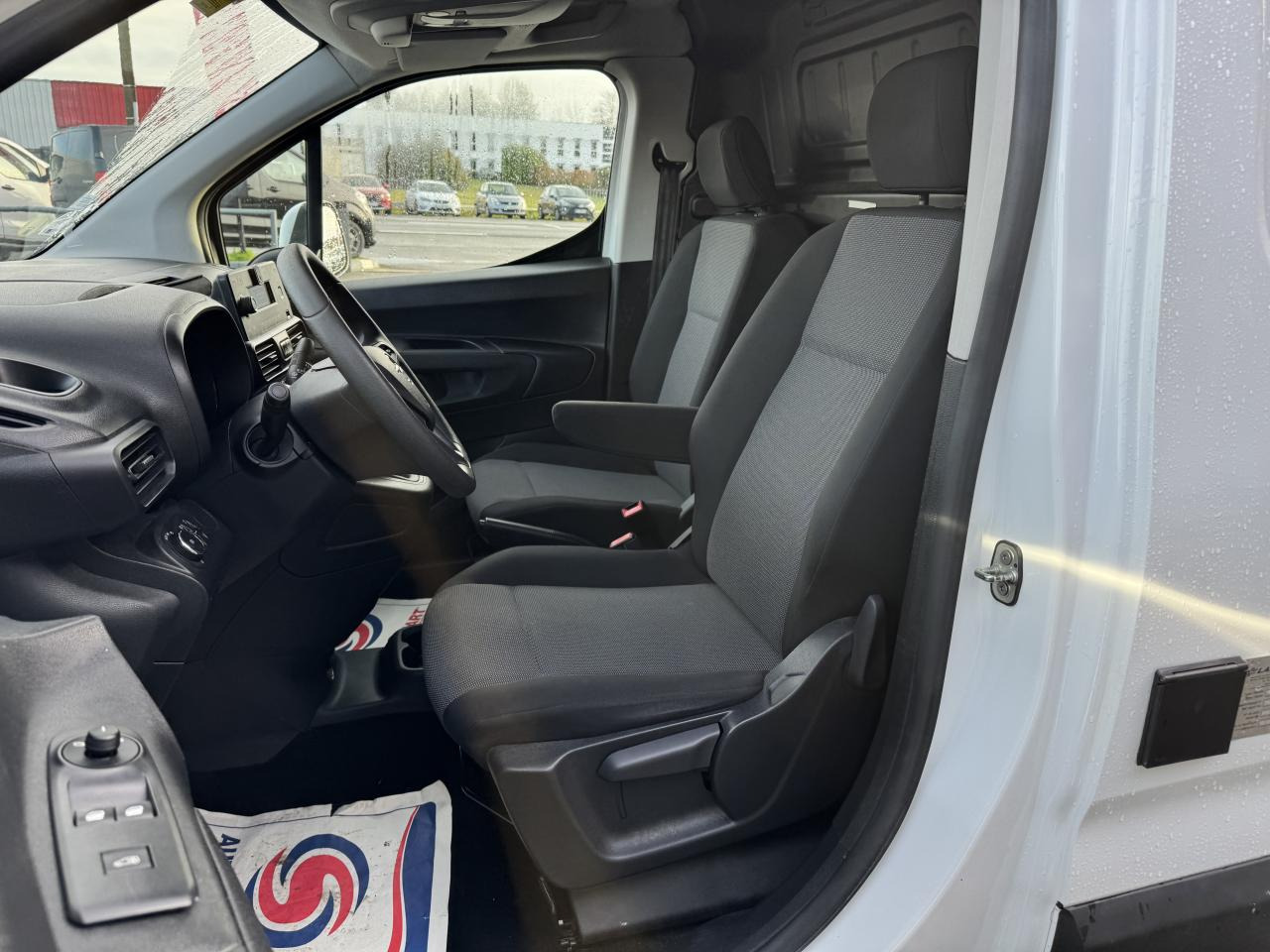 OPEL COMBO M 1.5 HDI 100CH FRIGORIFIQUE - Furgão: foto 4 OPEL COMBO M 1.5 HDI 100CH FRIGORIFIQUE - Furgão: foto 4