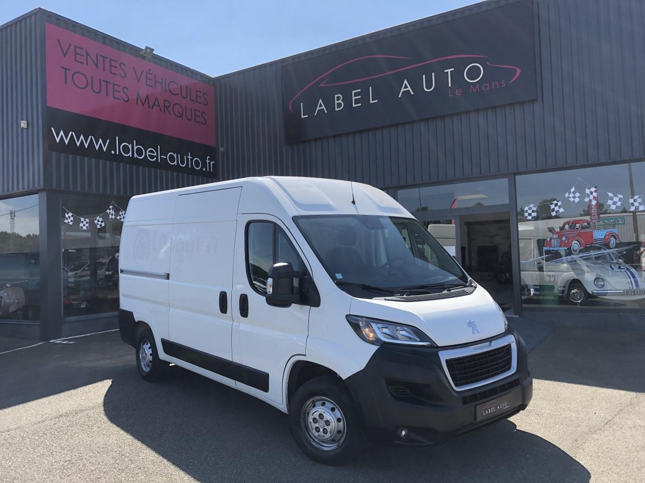 PEUGEOT Boxer 3.3t L2H2 2.2 HDi 140 CH ASPHALT FOURGON TOLE - Furgão: foto 1 PEUGEOT Boxer 3.3t L2H2 2.2 HDi 140 CH ASPHALT FOURGON TOLE - Furgão: foto 1