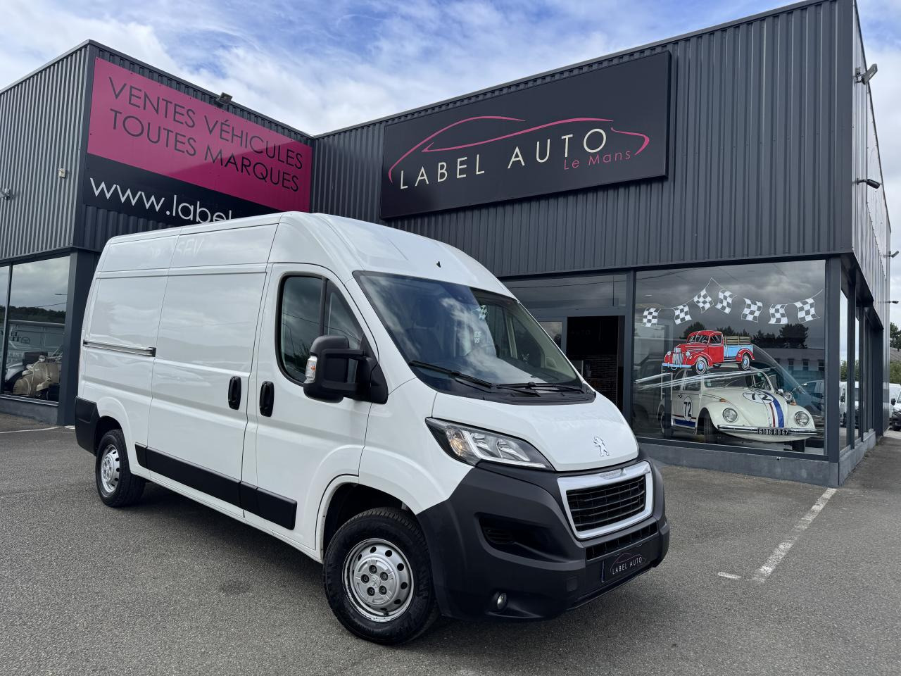 PEUGEOT Boxer Asphalt 333 L2H2 2.2 BlueHDi S&S - 120 III FOURGON TOLE Fourgon Tolé 333 L2H2 PHAS - Furgão: foto 1 PEUGEOT Boxer Asphalt 333 L2H2 2.2 BlueHDi S&S - 120 III FOURGON TOLE Fourgon Tolé 333 L2H2 PHAS - Furgão: foto 1