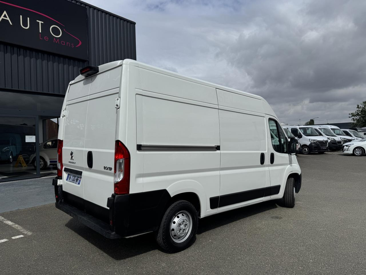 PEUGEOT Boxer Asphalt 333 L2H2 2.2 BlueHDi S&S - 120 III FOURGON TOLE Fourgon Tolé 333 L2H2 PHAS - Furgão: foto 5 PEUGEOT Boxer Asphalt 333 L2H2 2.2 BlueHDi S&S - 120 III FOURGON TOLE Fourgon Tolé 333 L2H2 PHAS - Furgão: foto 5