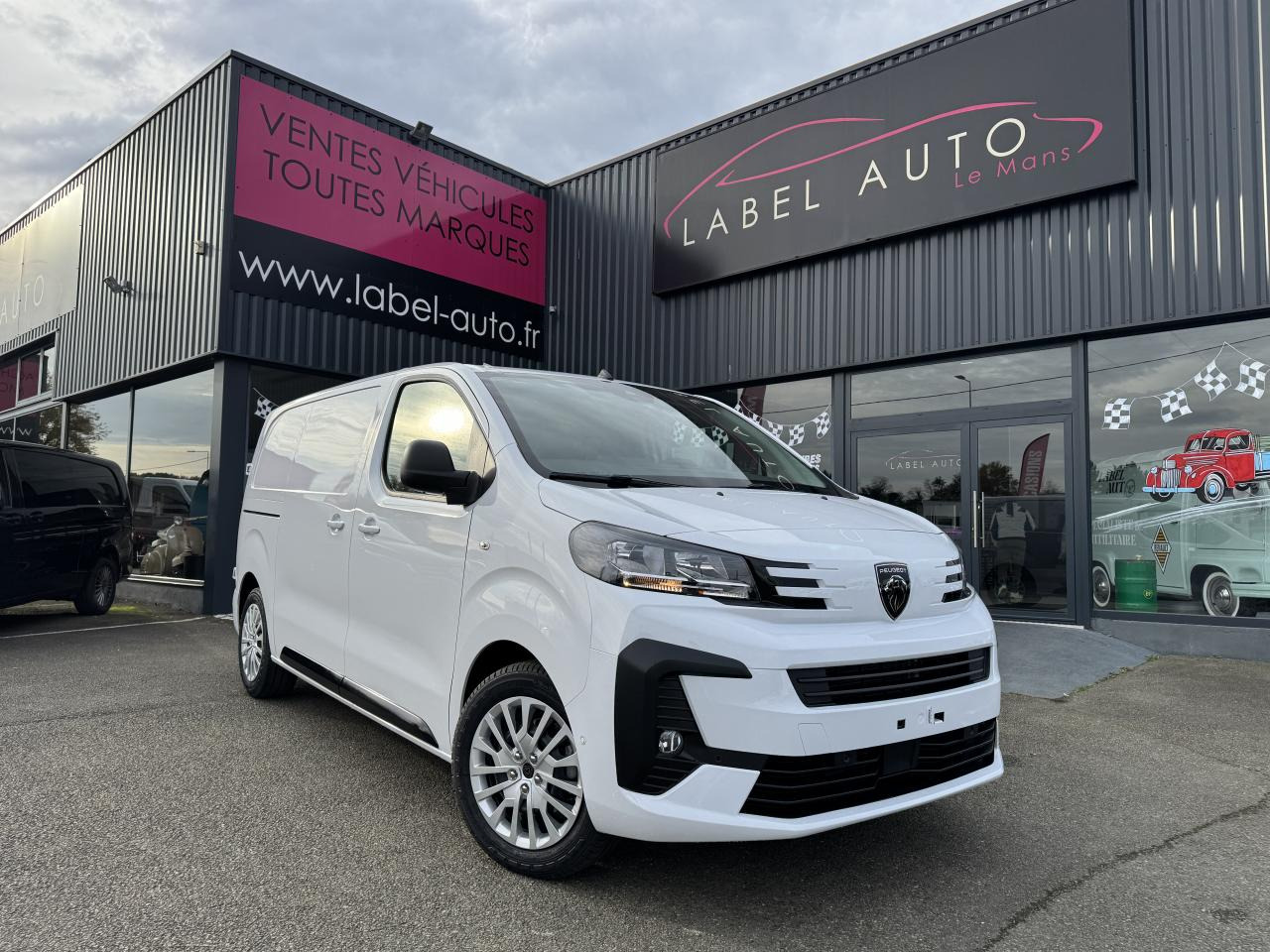 PEUGEOT Expert M 2.0 BlueHDi - 145 S&S - BV EAT8 III FOURGON Fourgon PHASE 2 - Furgão: foto 1 PEUGEOT Expert M 2.0 BlueHDi - 145 S&S - BV EAT8 III FOURGON Fourgon PHASE 2 - Furgão: foto 1