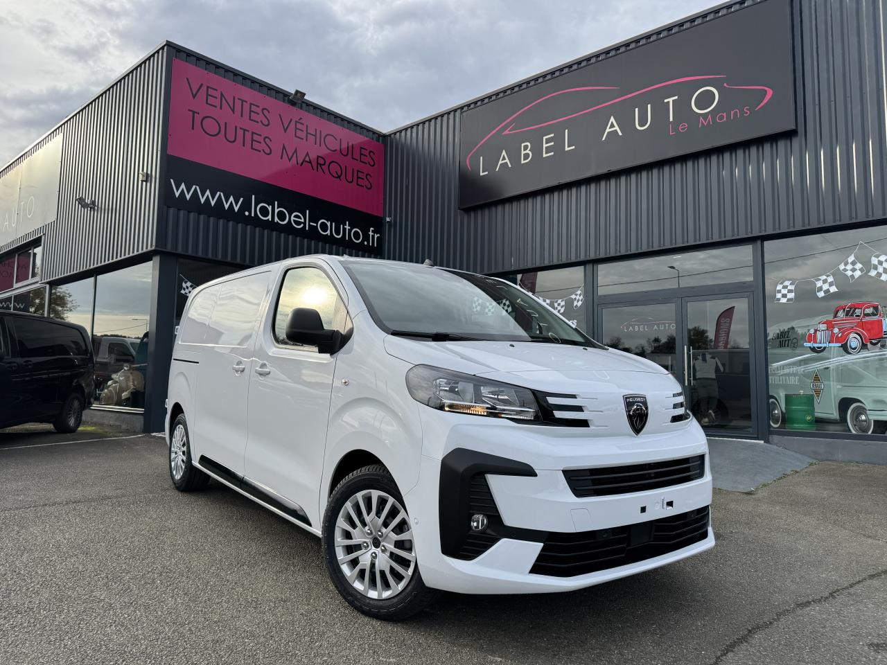 PEUGEOT Expert M 2.0 BlueHDi - 180 S&S - BV EAT8 III FOURGON Fourgon PHASE 2 - Furgão: foto 4 PEUGEOT Expert M 2.0 BlueHDi - 180 S&S - BV EAT8 III FOURGON Fourgon PHASE 2 - Furgão: foto 4