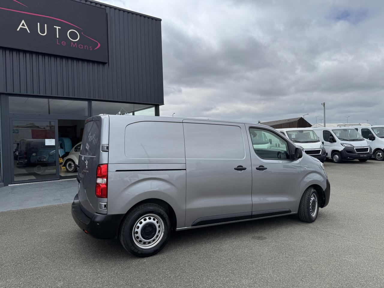 PEUGEOT Expert Standard 2.0 BlueHDI -180CH EAT8 ASPHALT - Furgão: foto 5 PEUGEOT Expert Standard 2.0 BlueHDI -180CH EAT8 ASPHALT - Furgão: foto 5