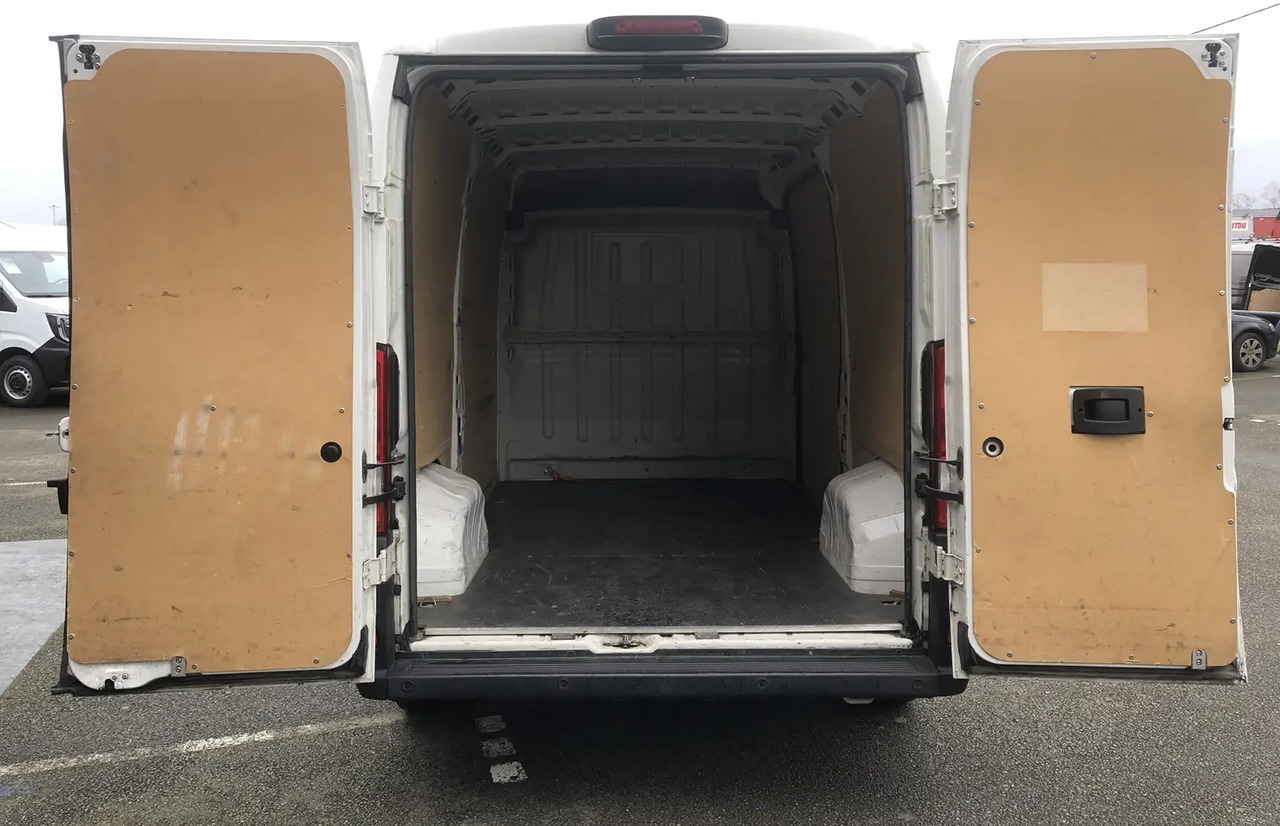 Peugeot Boxer 333 L2H2 2.2 BLUEHDI S&S 140CH ASPHALT - Furgão, Carrinha cabine dupla: foto 4 Peugeot Boxer 333 L2H2 2.2 BLUEHDI S&S 140CH ASPHALT - Furgão, Carrinha cabine dupla: foto 4