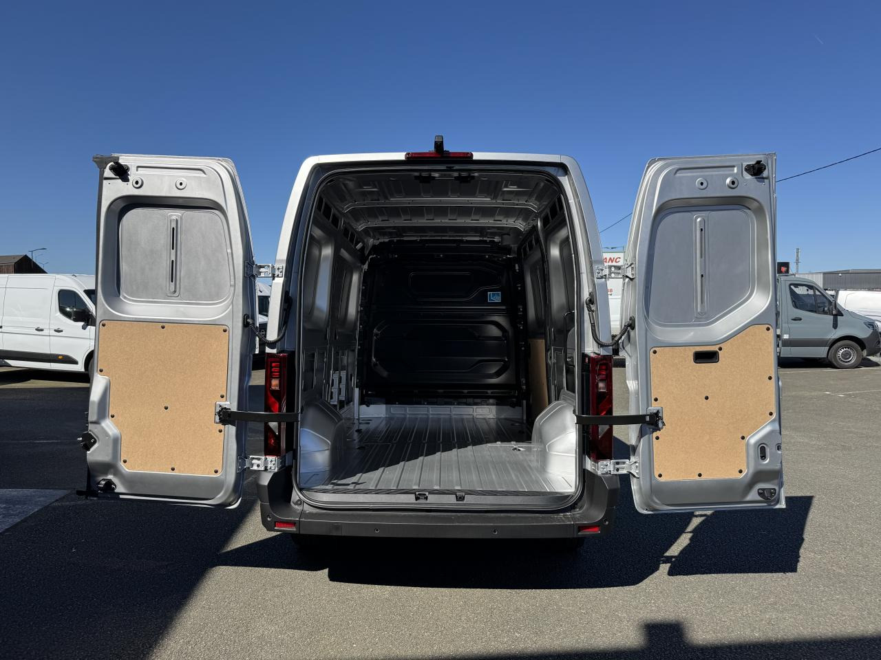 RENAULT Master Advance 3t3 L2H2 2.0 Blue dCi - 150 2025 IV FOURGON Fourgon L2H2 Traction - Furgão: foto 3 RENAULT Master Advance 3t3 L2H2 2.0 Blue dCi - 150 2025 IV FOURGON Fourgon L2H2 Traction - Furgão: foto 3