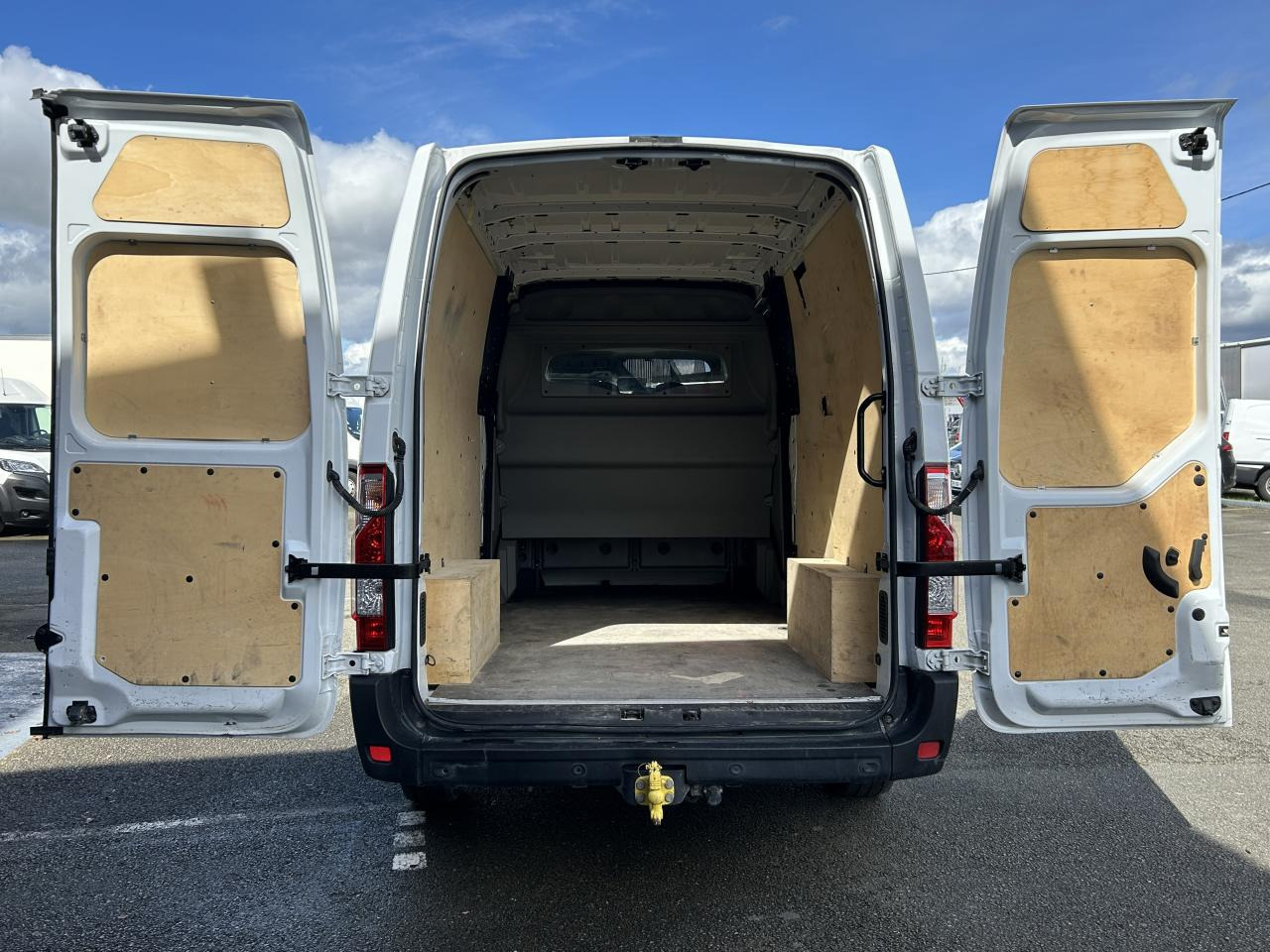 RENAULT Master Confort F3500 L3H2 2.3 dCi - 135 III CABINE APPROFONDIE Cabine approfondie L3H2 Traction PHA - Furgão: foto 4 RENAULT Master Confort F3500 L3H2 2.3 dCi - 135 III CABINE APPROFONDIE Cabine approfondie L3H2 Traction PHA - Furgão: foto 4