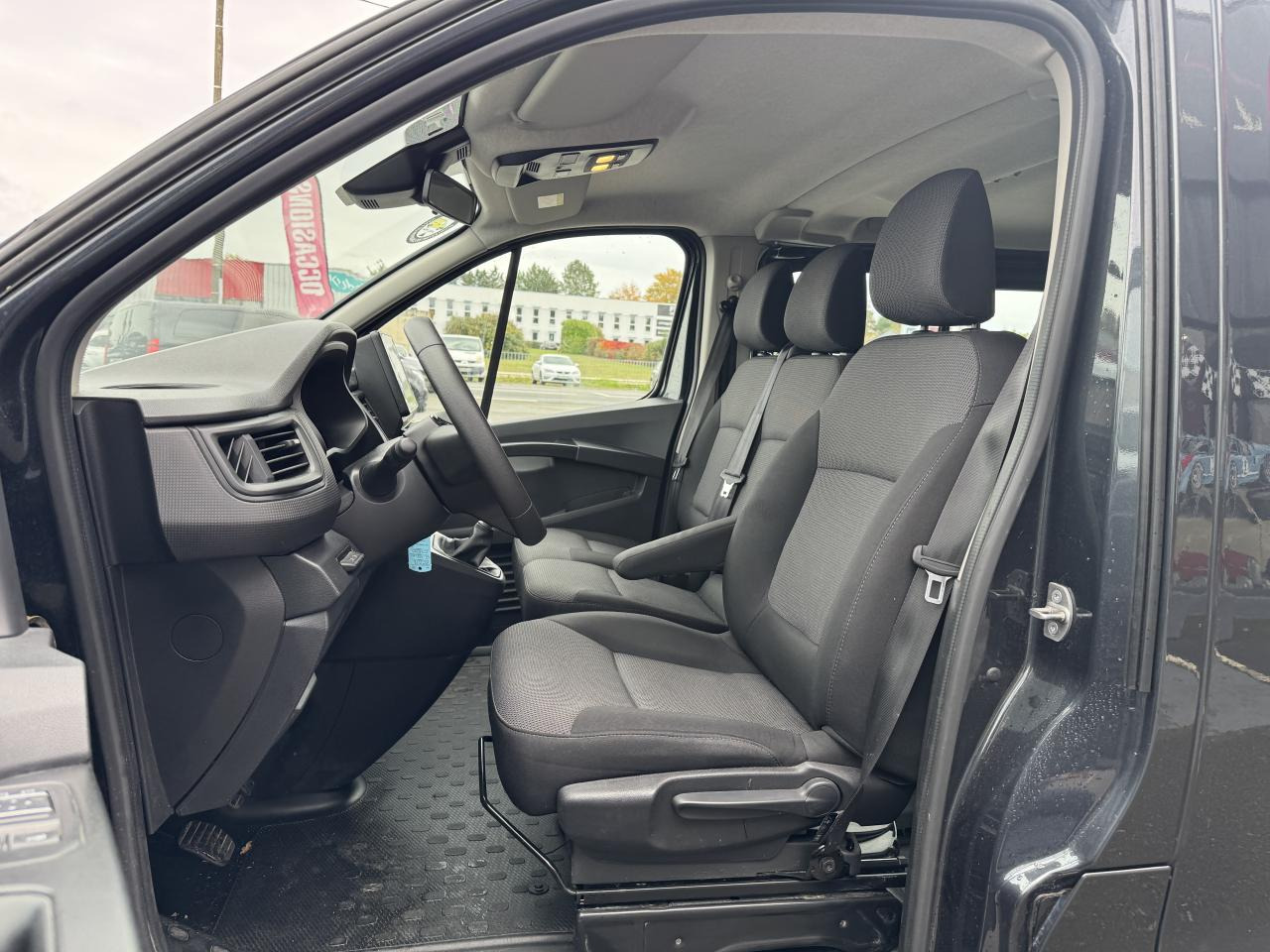 RENAULT Trafic L2 2.0 Energy dCi - 150 - S&S III COMBI Combi Zen L2H1 PHASE 3 - Furgão de passageiros: foto 4 RENAULT Trafic L2 2.0 Energy dCi - 150 - S&S III COMBI Combi Zen L2H1 PHASE 3 - Furgão de passageiros: foto 4