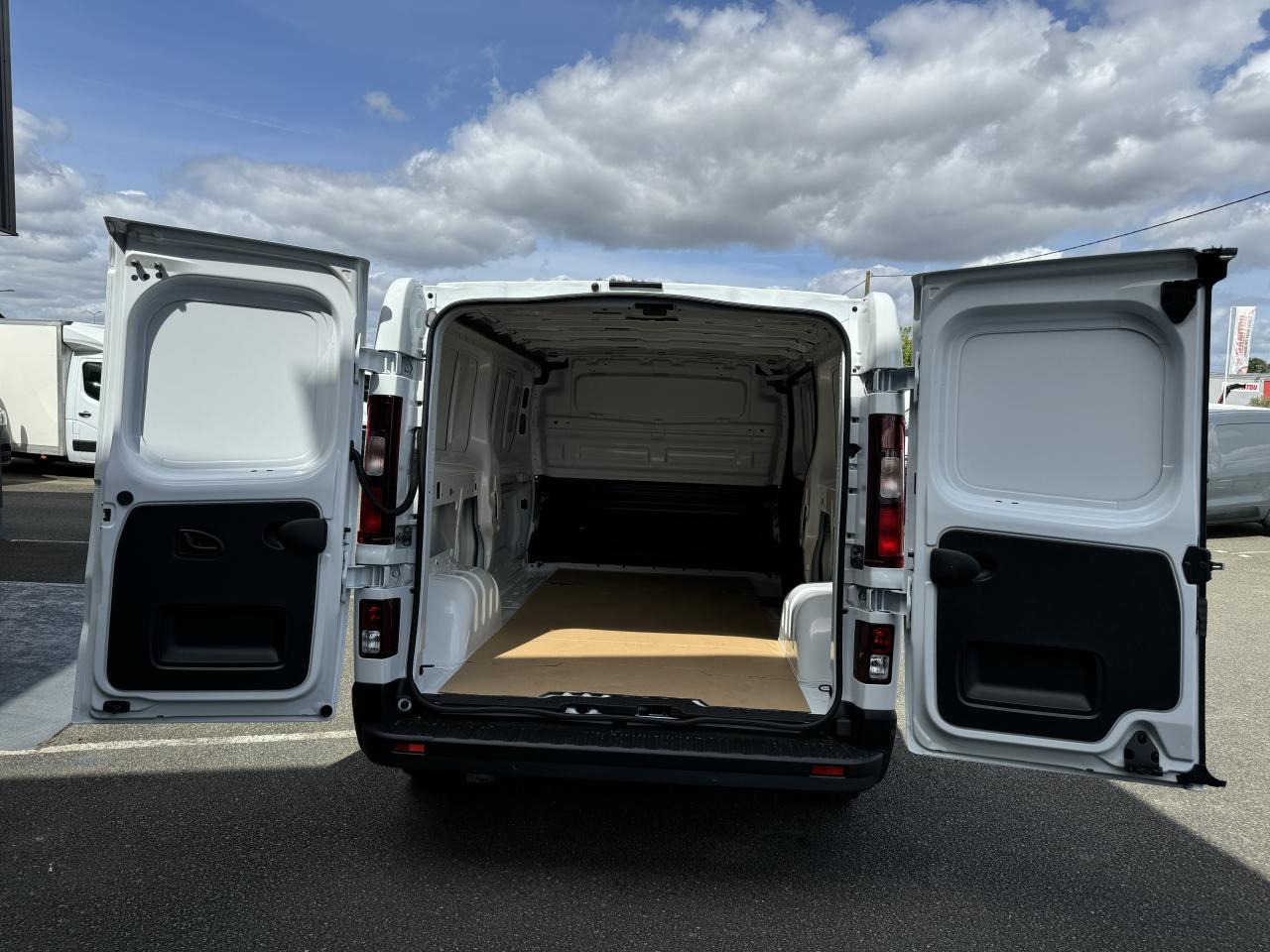 RENAULT Trafic L2H1 3000 Kg 2.0 Blue dCi - 150 2024 III FOURGON Fourgon Advance L2H1 PHASE 3 - Furgão: foto 2 RENAULT Trafic L2H1 3000 Kg 2.0 Blue dCi - 150 2024 III FOURGON Fourgon Advance L2H1 PHASE 3 - Furgão: foto 2