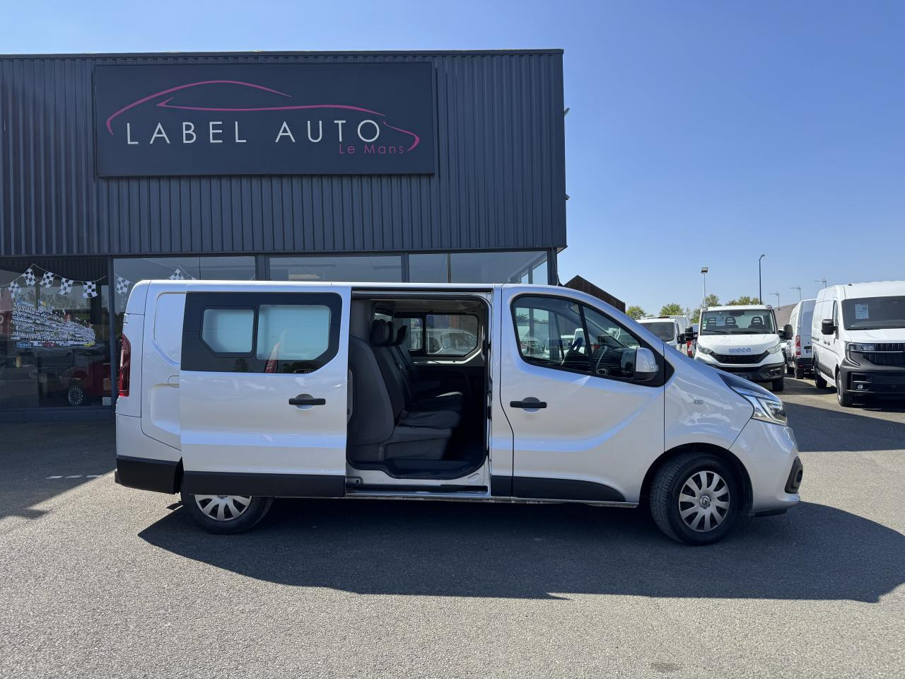 RENAULT trafic L2H1 2.0 DCI 145CH CABINE APPROFONDIE 6 PLACES CONFORT EDC - Furgão: foto 1 RENAULT trafic L2H1 2.0 DCI 145CH CABINE APPROFONDIE 6 PLACES CONFORT EDC - Furgão: foto 1