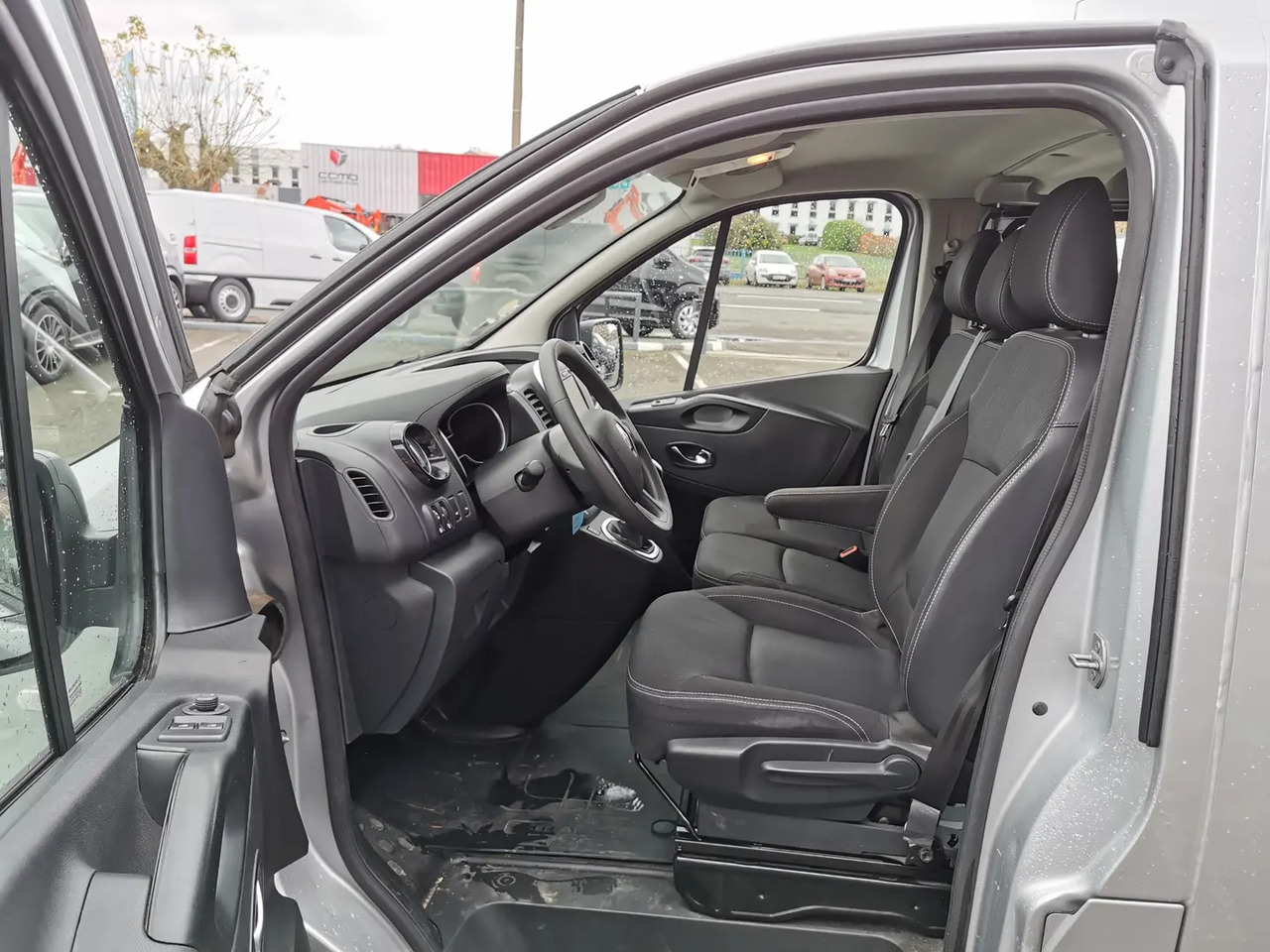 Renault Trafic L2H1 1200 2.0 DCI 145CH ENERGY CABINE APPROFONDIE CONFORT EDC E6 - Carrinha cabine dupla: foto 4 Renault Trafic L2H1 1200 2.0 DCI 145CH ENERGY CABINE APPROFONDIE CONFORT EDC E6 - Carrinha cabine dupla: foto 4