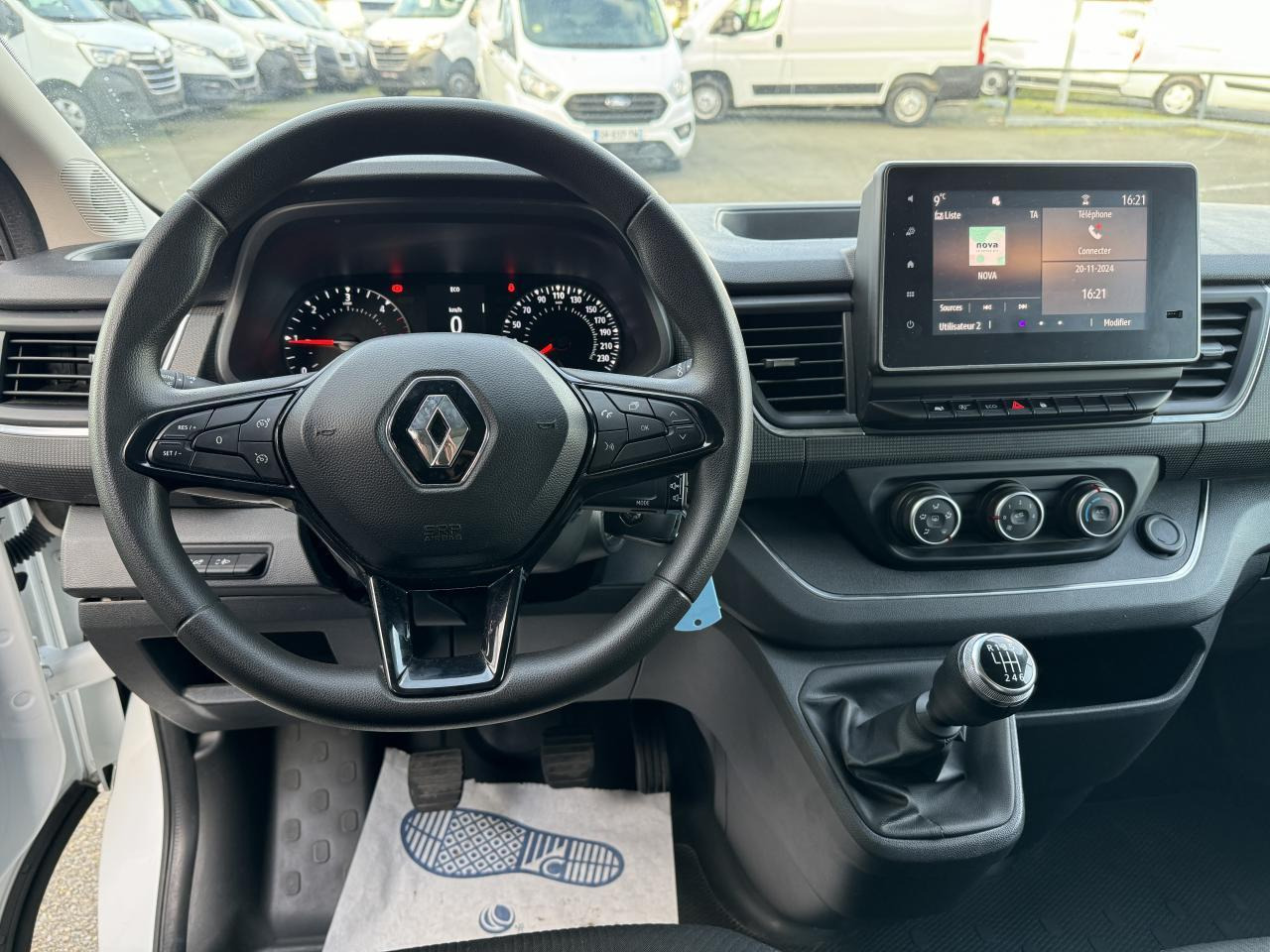 Renault Trafic L2H1 3000 Kg 2.0 Blue dCi - 130 III FOURGON Fourgon Grand Confort L2H1 PHASE 3 - Furgão: foto 5 Renault Trafic L2H1 3000 Kg 2.0 Blue dCi - 130 III FOURGON Fourgon Grand Confort L2H1 PHASE 3 - Furgão: foto 5