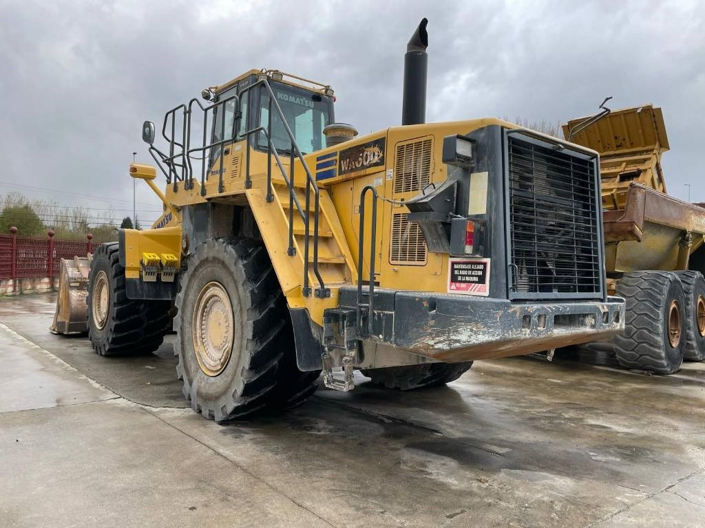 Komatsu WA 600-6 - Pá carregadora de rodas: foto 1 Komatsu WA 600-6 - Pá carregadora de rodas: foto 1