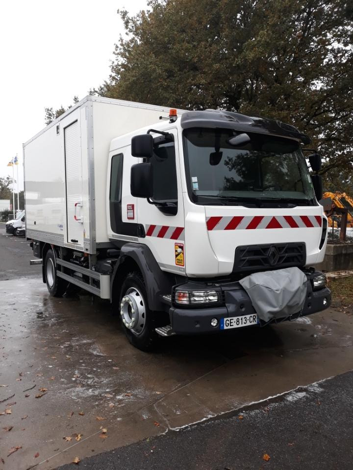 Renault D 13 HIGH K P4X2 280CV - Camião furgão: foto 2 Renault D 13 HIGH K P4X2 280CV - Camião furgão: foto 2