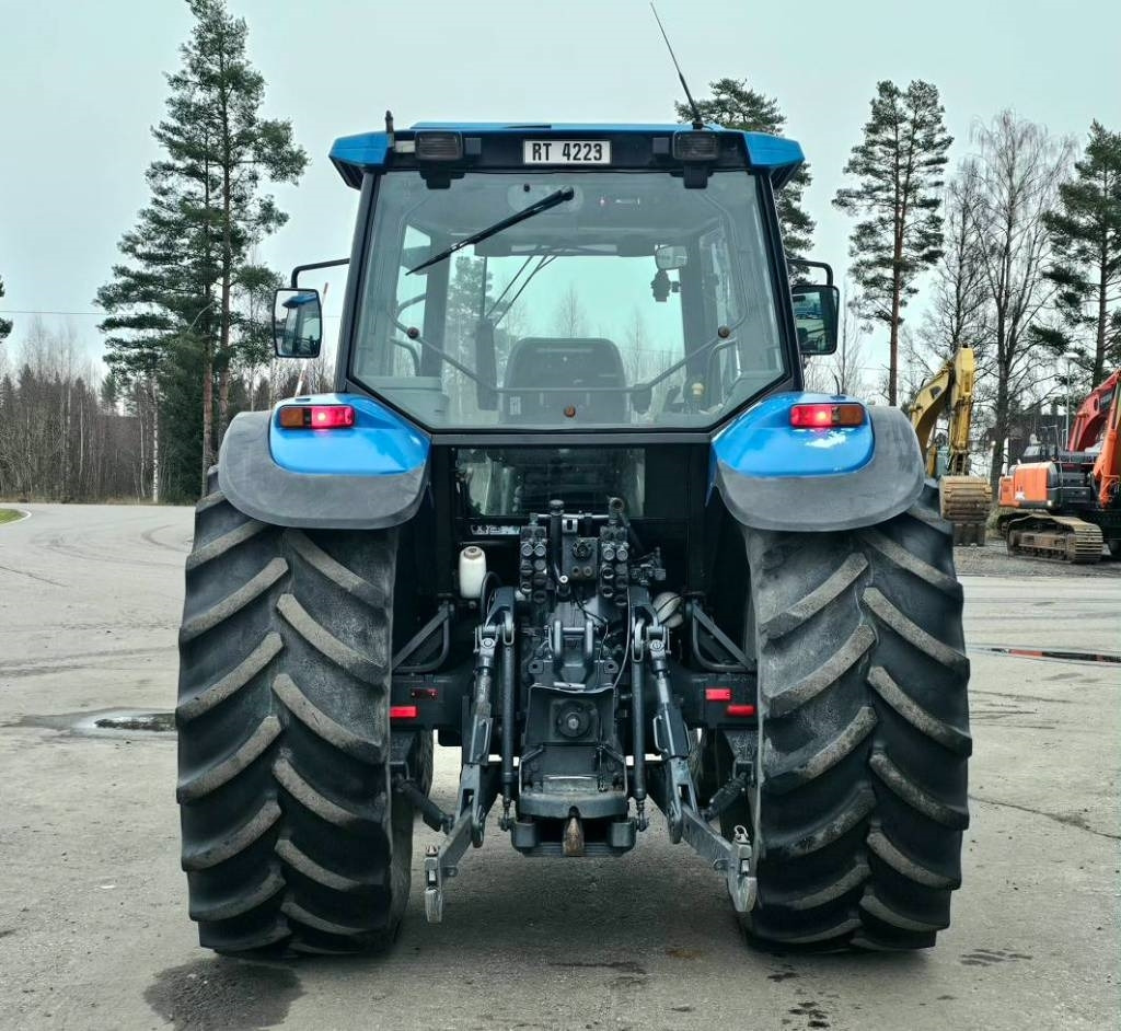 New Holland 8360 DT - Trator: foto 5 New Holland 8360 DT - Trator: foto 5