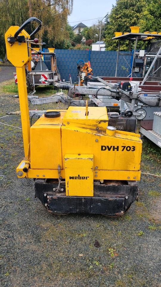 DVH 701 Weber Walze Glattmantel Walze Rüttelwalze Dublex Vibrationswalze Rüttelplatte Strassenwalze Plattenverdichter DVH 603 - Compactador pequeno de asfalto: foto 1 DVH 701 Weber Walze Glattmantel Walze Rüttelwalze Dublex Vibrationswalze Rüttelplatte Strassenwalze Plattenverdichter DVH 603 - Compactador pequeno de asfalto: foto 1