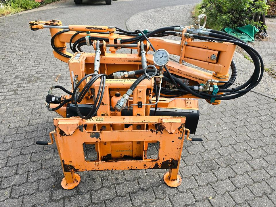 Dücker MGK 13 Randstreifenmäher Randstreifenmähgerät Böschungsmulcher Böschungsmäher Seitenmulcher Mähausleger für Ladog Multicar Hansa Unimog u300 300 400 500 327 323 530 405 - Triturador lateral: foto 1 Dücker MGK 13 Randstreifenmäher Randstreifenmähgerät Böschungsmulcher Böschungsmäher Seitenmulcher Mähausleger für Ladog Multicar Hansa Unimog u300 300 400 500 327 323 530 405 - Triturador lateral: foto 1