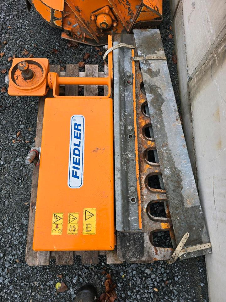 Fiedler FAS 1400 Wallheckenschere Astschere Astkutter Astcutter Lichtraumprofilsäge Lichtraumprofilschere für Mähausleger Böschungsmäher Böschungsmulcher FFA 400 Bagger DUA UNA Dücker Mulag - Triturador de martelos/ Destroçador: foto 3 Fiedler FAS 1400 Wallheckenschere Astschere Astkutter Astcutter Lichtraumprofilsäge Lichtraumprofilschere für Mähausleger Böschungsmäher Böschungsmulcher FFA 400 Bagger DUA UNA Dücker Mulag - Triturador de martelos/ Destroçador: foto 3