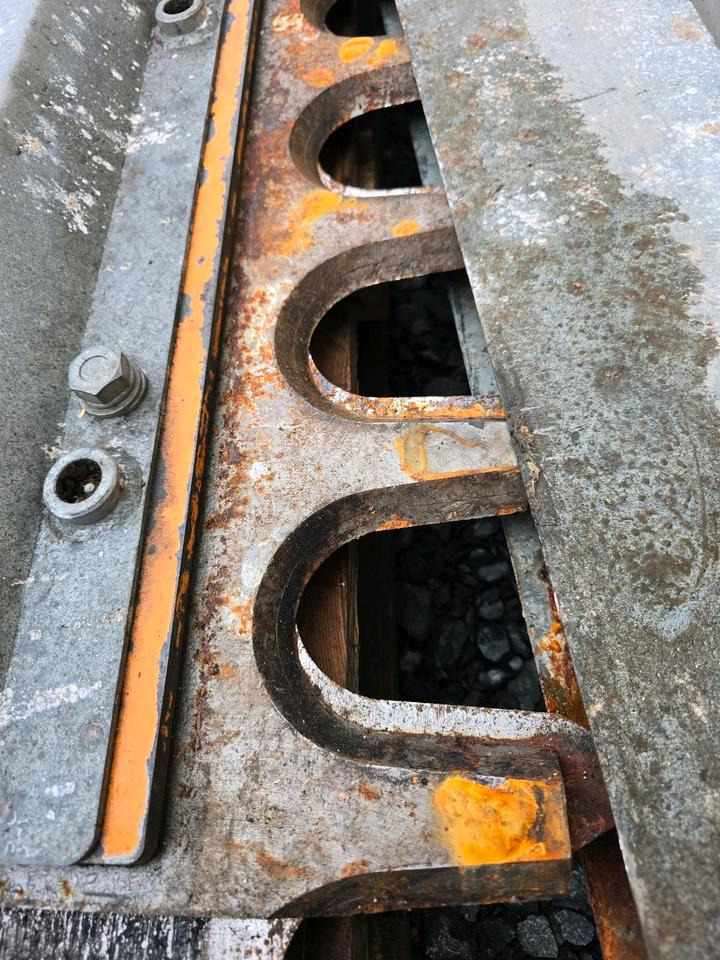 Fiedler FAS 1400 Wallheckenschere Astschere Astkutter Astcutter Lichtraumprofilsäge Lichtraumprofilschere für Mähausleger Böschungsmäher Böschungsmulcher FFA 400 Bagger DUA UNA Dücker Mulag - Triturador de martelos/ Destroçador: foto 4 Fiedler FAS 1400 Wallheckenschere Astschere Astkutter Astcutter Lichtraumprofilsäge Lichtraumprofilschere für Mähausleger Böschungsmäher Böschungsmulcher FFA 400 Bagger DUA UNA Dücker Mulag - Triturador de martelos/ Destroçador: foto 4