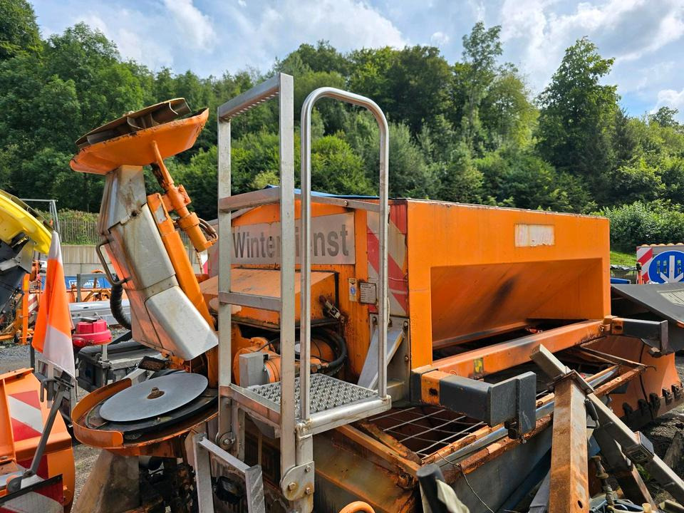 Gmeiner STA 2000TC Salzstreuer 2m3 Streuautomat Salzsilo Winterdienst Unimog 405 U300 400 500 423 427 430 318 Multicar tremo - Espalhador de areia/ Sal: foto 1 Gmeiner STA 2000TC Salzstreuer 2m3 Streuautomat Salzsilo Winterdienst Unimog 405 U300 400 500 423 427 430 318 Multicar tremo - Espalhador de areia/ Sal: foto 1