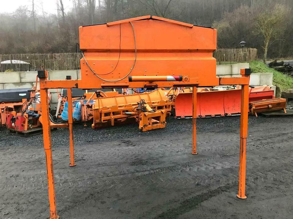 Gmeiner Salzstreuer 2m3 für Unimog 400 300 500 427 fendt xylon - Espalhador de areia/ Sal: foto 4 Gmeiner Salzstreuer 2m3 für Unimog 400 300 500 427 fendt xylon - Espalhador de areia/ Sal: foto 4