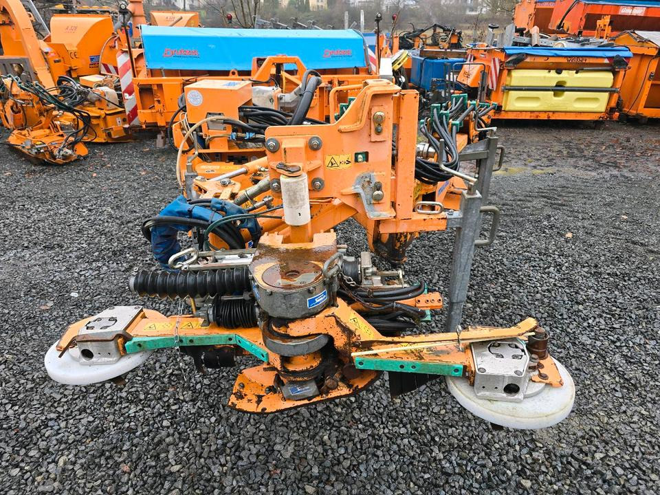 Mulag MRM 300 MLM 200 Leitpfostenmähgerät Randstreifenmäher Böschungsmäher Böschungsmulcher Bankettmäher passend für Unimog 405/10 405/12 UGN UGE U300 U 300 Leitpfostenausmäher - Triturador lateral: foto 1 Mulag MRM 300 MLM 200 Leitpfostenmähgerät Randstreifenmäher Böschungsmäher Böschungsmulcher Bankettmäher passend für Unimog 405/10 405/12 UGN UGE U300 U 300 Leitpfostenausmäher - Triturador lateral: foto 1