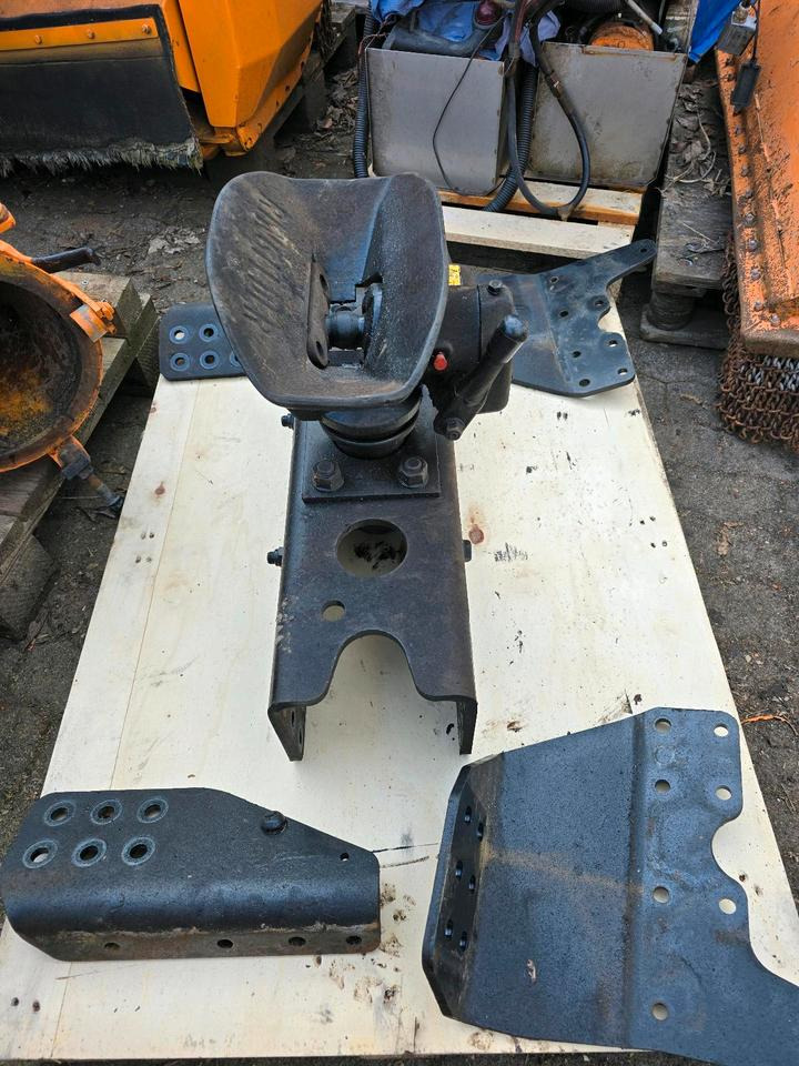 Unimog Anhängerkupplung mit Q36 Querträger für U 430 427 423 530 527 318 400 500 Mercedes-Benz Kupplung - Peça de reposição para Reboque: foto 5 Unimog Anhängerkupplung mit Q36 Querträger für U 430 427 423 530 527 318 400 500 Mercedes-Benz Kupplung - Peça de reposição para Reboque: foto 5