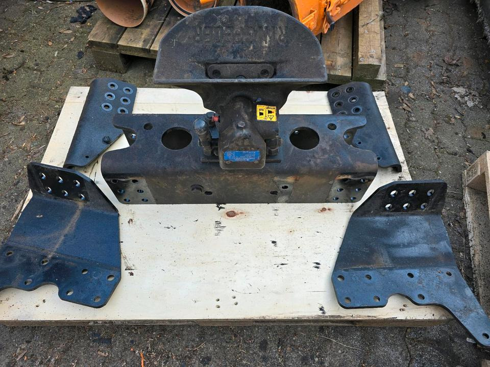 Unimog Anhängerkupplung mit Q36 Querträger für U 430 427 423 530 527 318 400 500 Mercedes-Benz Kupplung - Peça de reposição para Reboque: foto 2 Unimog Anhängerkupplung mit Q36 Querträger für U 430 427 423 530 527 318 400 500 Mercedes-Benz Kupplung - Peça de reposição para Reboque: foto 2