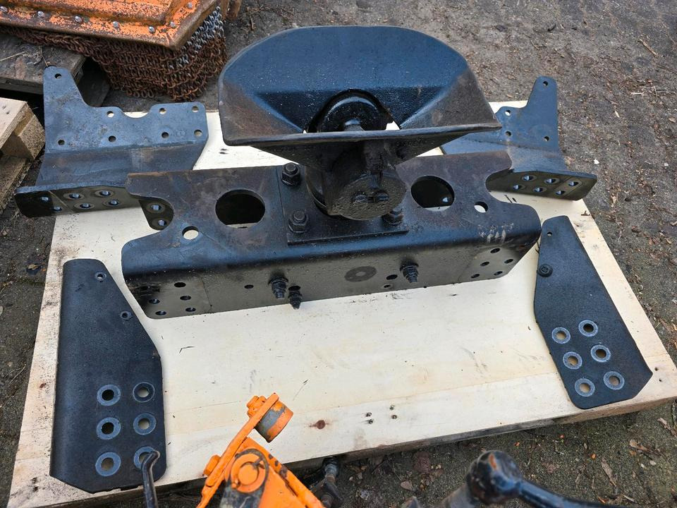 Unimog Anhängerkupplung mit Q36 Querträger für U 430 427 423 530 527 318 400 500 Mercedes-Benz Kupplung - Peça de reposição para Reboque: foto 1 Unimog Anhängerkupplung mit Q36 Querträger für U 430 427 423 530 527 318 400 500 Mercedes-Benz Kupplung - Peça de reposição para Reboque: foto 1