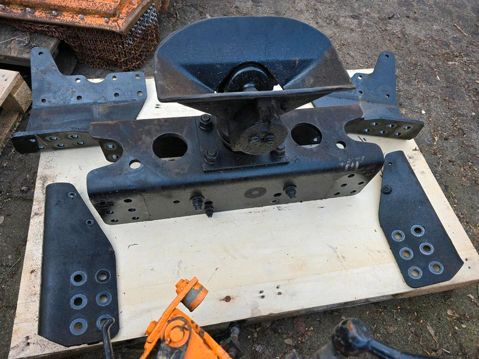 Unimog Anhängerkupplung mit Q36 Querträger für U 430 427 423 530 527 318 400 500 Mercedes-Benz Kupplung - Peça de reposição para Reboque: foto 3 Unimog Anhängerkupplung mit Q36 Querträger für U 430 427 423 530 527 318 400 500 Mercedes-Benz Kupplung - Peça de reposição para Reboque: foto 3