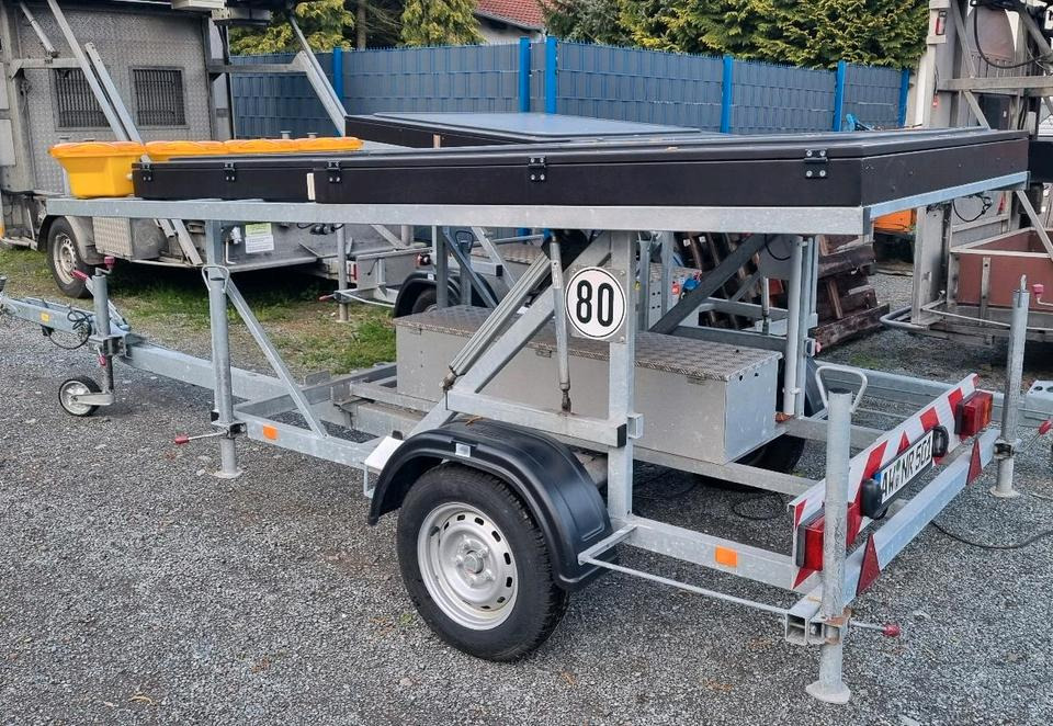 Reboque Neuwertige Nissen LED VLT Verkehrsleittafel Verkehrsleitanhänger Verkehrssicherungsanhänger Leitanhänger Leittafel Absperrtafel FAT Verkehrssicherung GPS: foto 14