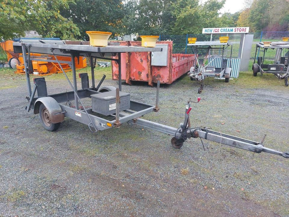 Nissen Verkehrsleittafel Verkehrsleitanhänger Verkehrssicherung - Reboque: foto 1 Nissen Verkehrsleittafel Verkehrsleitanhänger Verkehrssicherung - Reboque: foto 1
