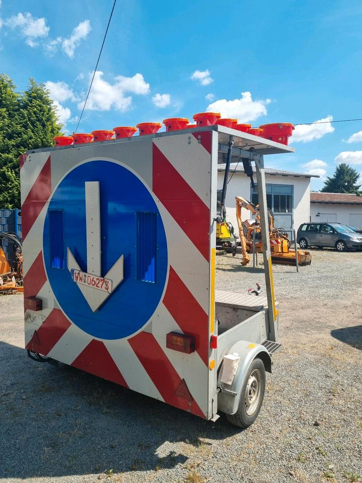 Trebbiner Absperrtafel VZ 616 Horizont Sperrwand Verkehrsleittafel Verkehrsleitanhänger Verkehrssicherungsanhänger Warntafel Verkehrssicherung Baustelle - Reboque: foto 5 Trebbiner Absperrtafel VZ 616 Horizont Sperrwand Verkehrsleittafel Verkehrsleitanhänger Verkehrssicherungsanhänger Warntafel Verkehrssicherung Baustelle - Reboque: foto 5