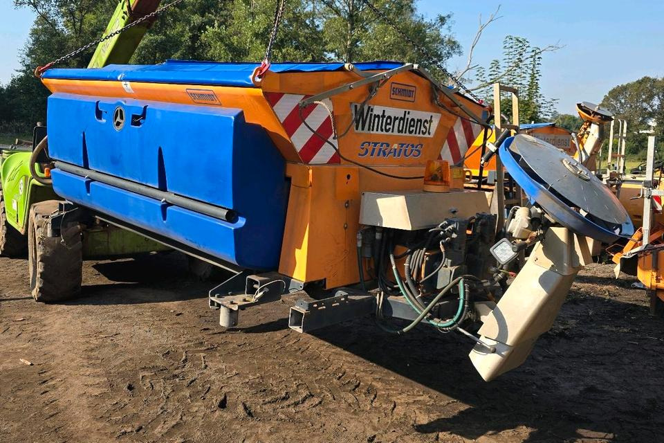 Schmidt Stratos Salzstreuer S44 4,4m3 für Unimog 405 U500 527 530 535 Aufbaustreuautomat Salzsilo Winterdienst Küpper-Weisser Epoke - Espalhador de areia/ Sal: foto 1 Schmidt Stratos Salzstreuer S44 4,4m3 für Unimog 405 U500 527 530 535 Aufbaustreuautomat Salzsilo Winterdienst Küpper-Weisser Epoke - Espalhador de areia/ Sal: foto 1