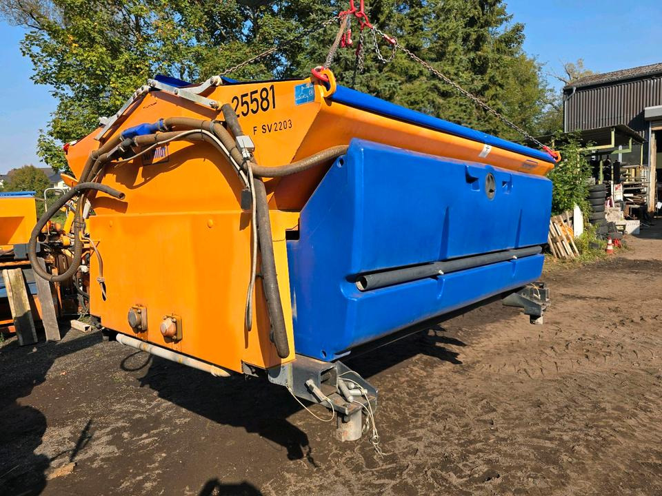 Schmidt Stratos Salzstreuer S44 4,4m3 für Unimog 405 U500 527 530 535 Aufbaustreuautomat Salzsilo Winterdienst Küpper-Weisser Epoke - Espalhador de areia/ Sal: foto 4 Schmidt Stratos Salzstreuer S44 4,4m3 für Unimog 405 U500 527 530 535 Aufbaustreuautomat Salzsilo Winterdienst Küpper-Weisser Epoke - Espalhador de areia/ Sal: foto 4