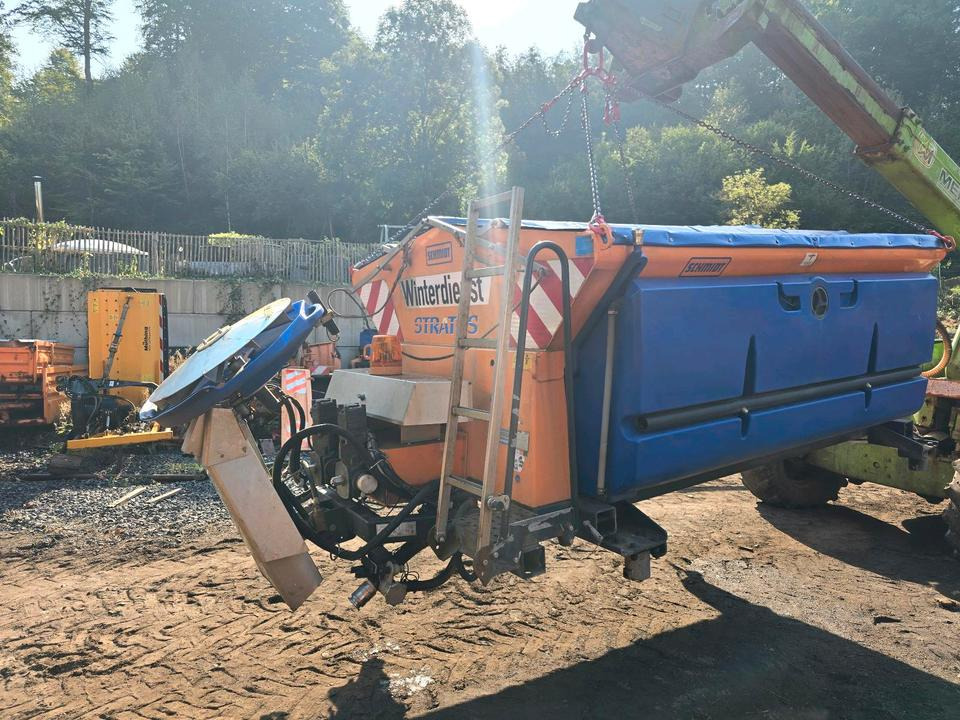 Schmidt Stratos Salzstreuer S44 4,4m3 für Unimog 405 U500 527 530 535 Aufbaustreuautomat Salzsilo Winterdienst Küpper-Weisser Epoke - Espalhador de areia/ Sal: foto 2 Schmidt Stratos Salzstreuer S44 4,4m3 für Unimog 405 U500 527 530 535 Aufbaustreuautomat Salzsilo Winterdienst Küpper-Weisser Epoke - Espalhador de areia/ Sal: foto 2