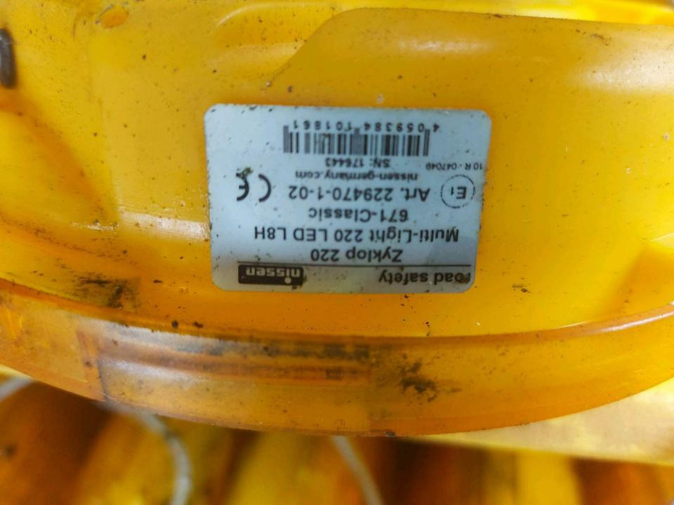 Nissen LED Vorwarner Leuchte Zyklop 220 Absperrtafel Vorwarntafel - Iluminação: foto 3 Nissen LED Vorwarner Leuchte Zyklop 220 Absperrtafel Vorwarntafel - Iluminação: foto 3