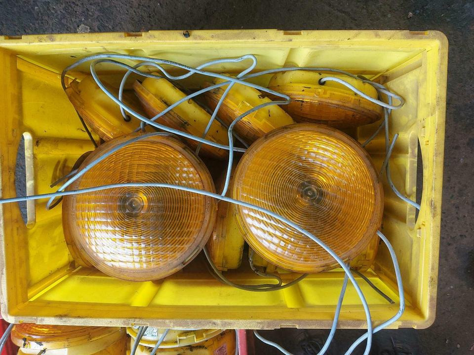 Nissen LED Vorwarner Leuchte Zyklop 220 Absperrtafel Vorwarntafel - Iluminação: foto 2 Nissen LED Vorwarner Leuchte Zyklop 220 Absperrtafel Vorwarntafel - Iluminação: foto 2