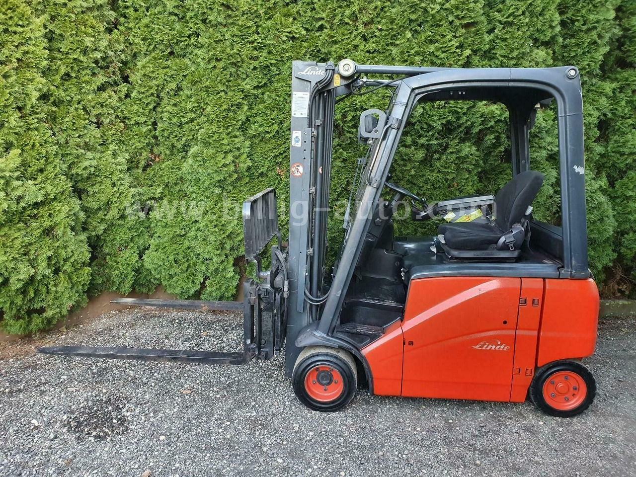 Linde E18 PH 4-Rad Seitenschieber*Zinkenverstellung* - Empilhador elétrico: foto 2 Linde E18 PH 4-Rad Seitenschieber*Zinkenverstellung* - Empilhador elétrico: foto 2