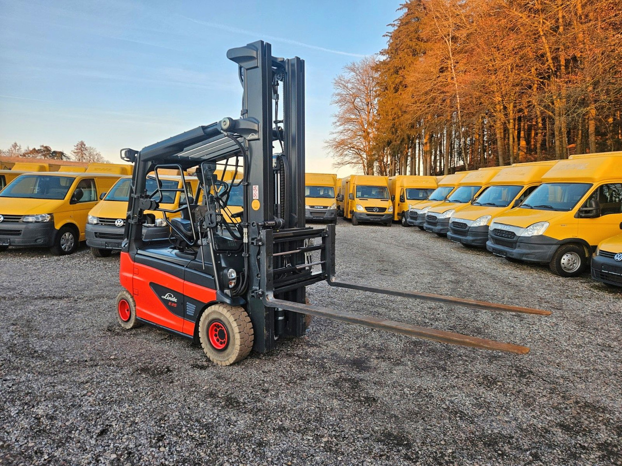 Linde E25 R Roadster , 6.880mm Hubhöhe, StVZO hydr. Zi - Empilhador elétrico: foto 1 Linde E25 R Roadster , 6.880mm Hubhöhe, StVZO hydr. Zi - Empilhador elétrico: foto 1