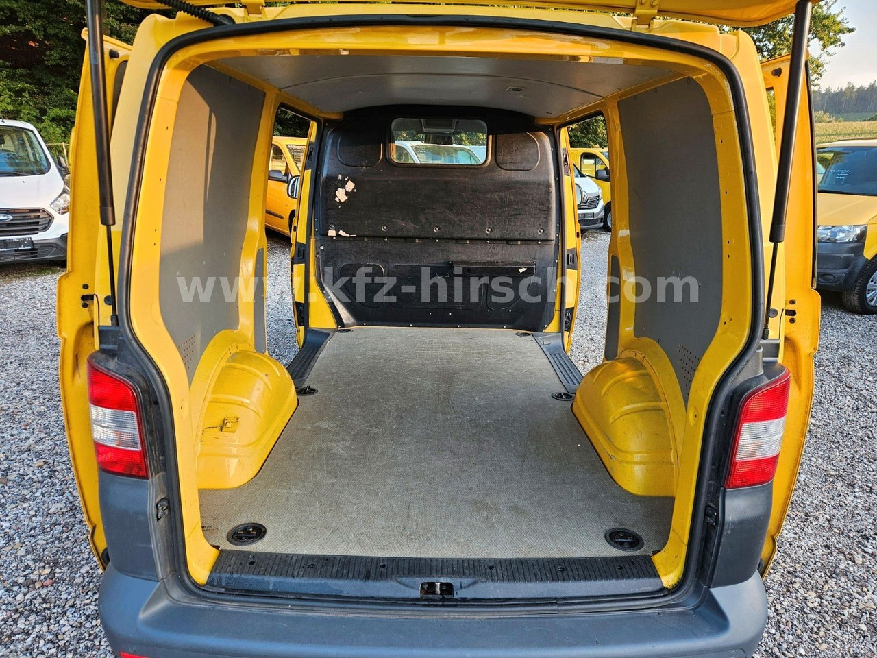 Volkswagen T5 2.0TDI Schiebetüre links+rechts 1.Hand S-heft - Furgão de passageiros: foto 4 Volkswagen T5 2.0TDI Schiebetüre links+rechts 1.Hand S-heft - Furgão de passageiros: foto 4