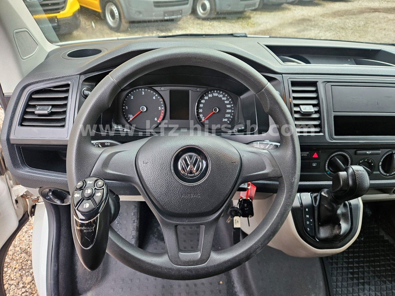 Volkswagen T6 Automatik/ DSG Sortimo Stdhzg Behindertenger. - Furgão de passageiros: foto 3 Volkswagen T6 Automatik/ DSG Sortimo Stdhzg Behindertenger. - Furgão de passageiros: foto 3